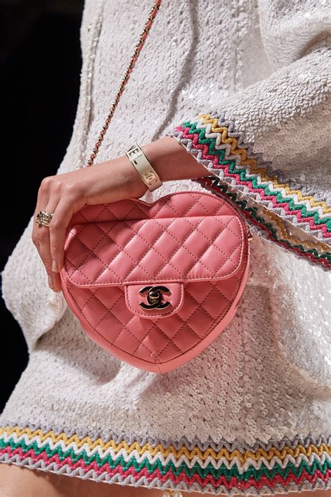 borsa a cuore chanel|moda chanel borse.